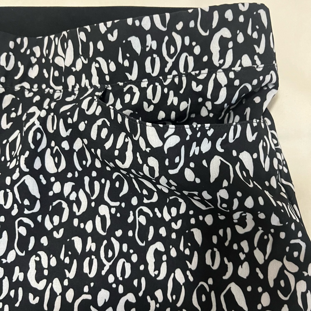 Chicos Black printed skort.